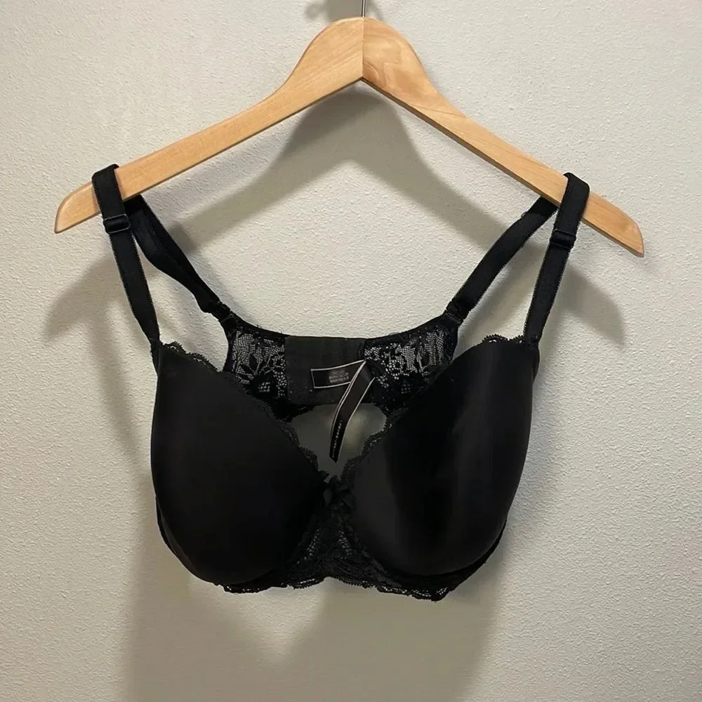 VICTORIA Secrets woman’s black bra